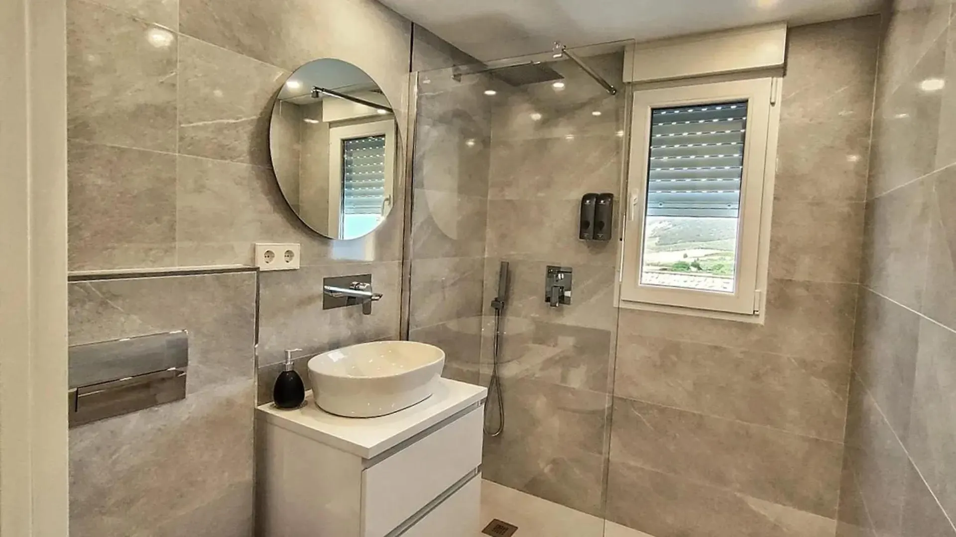 Charming Apartment In Los Prados Malaga 45 M² With Pool 0*,
